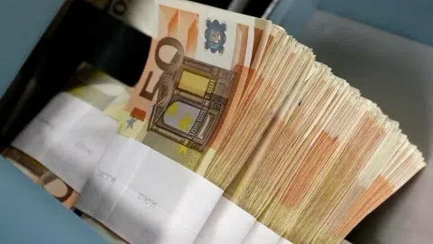Galiu investuoti i barus/naktinius/striptizo klubus - 1