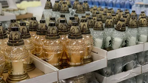 VĖLINIŲ GĖLĖS IR ŽVAKĖS. DIDMENINĖMIS KAINOMIS - 1