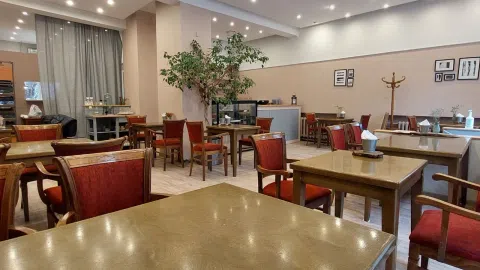 Parduodama VEIKIANTI KAVINĖS VEIKLA Vilniaus centre, sankirtoje su Gedimino pr. - 1